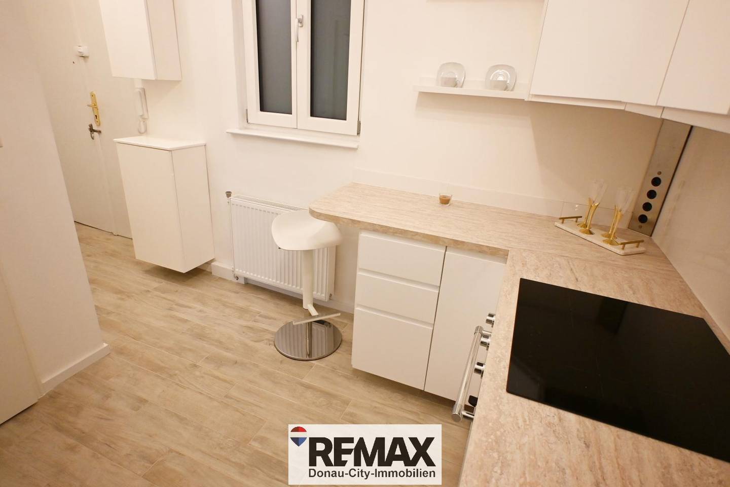 Wohnung Altbau Flair neue Küche nahe U6