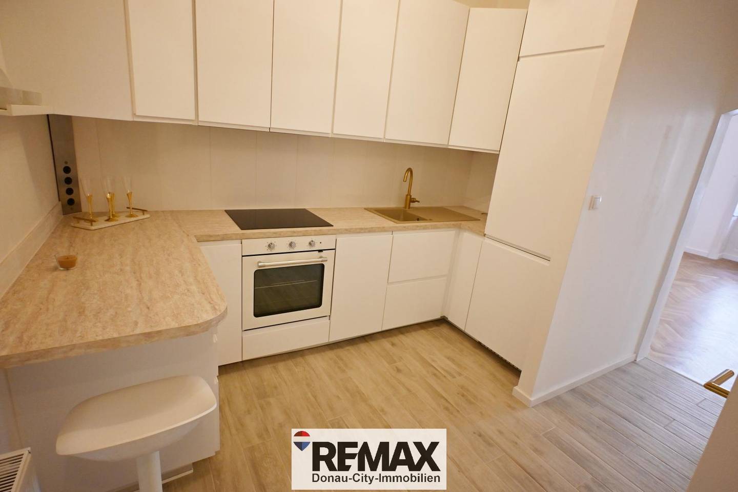 Wohnung Altbau Flair neue Küche nahe U6