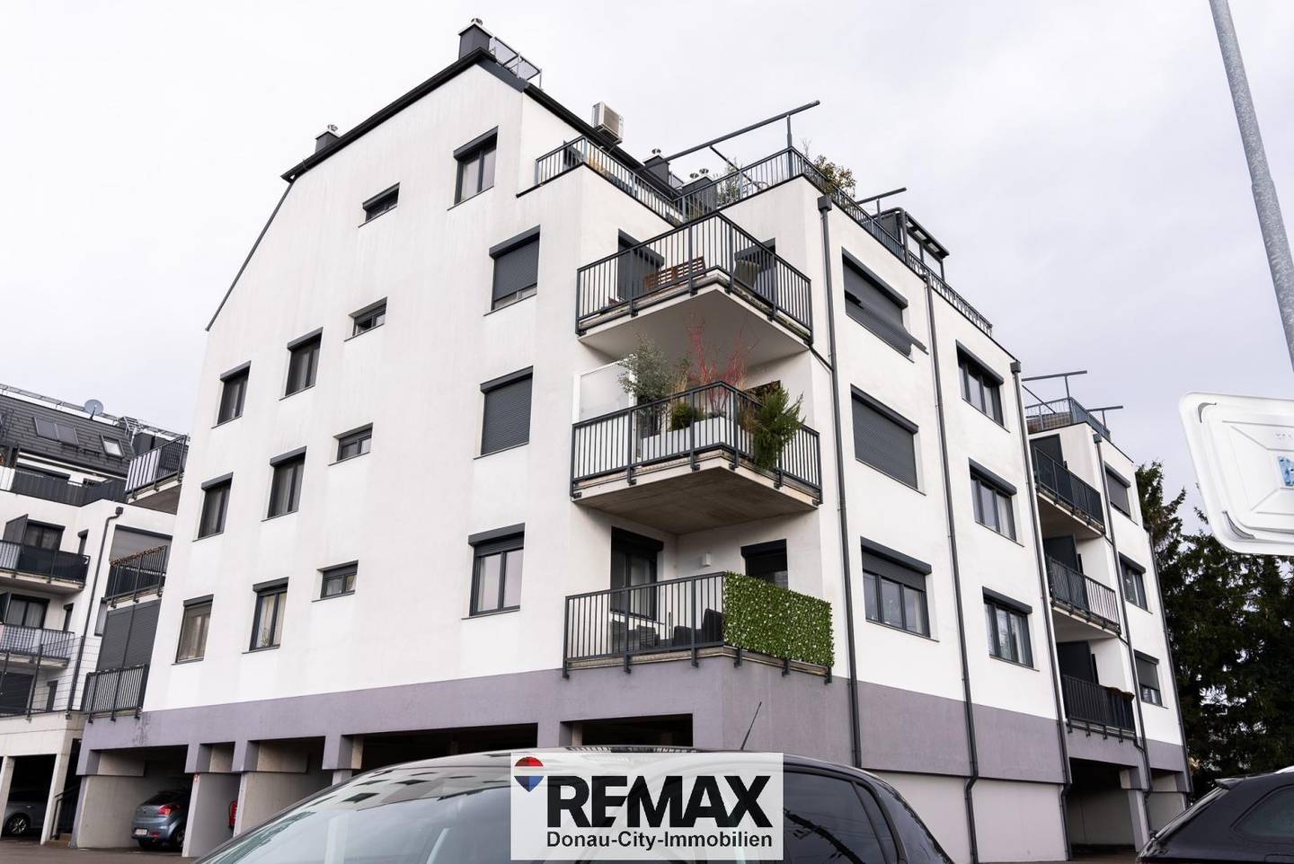 Apartment in city center with balcony and garage
