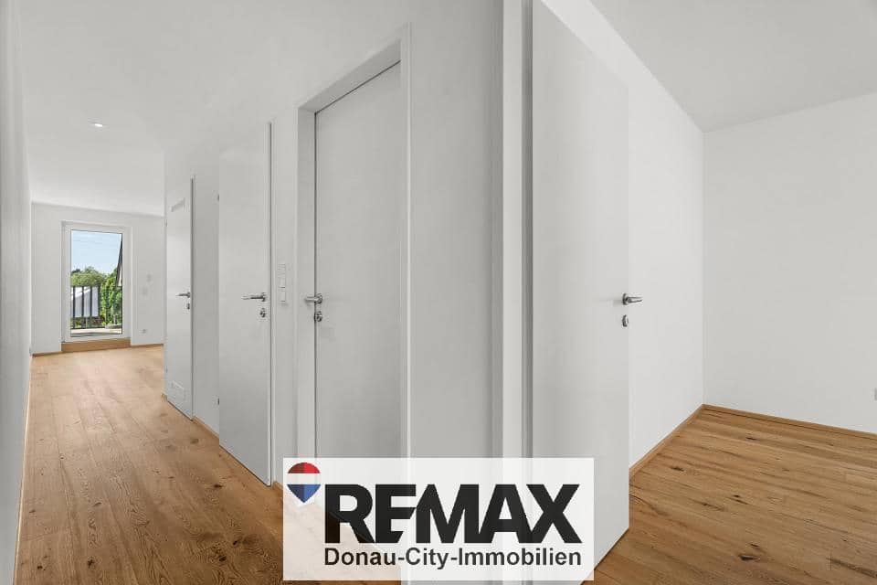 Apartment near Donauzentrum with balcony and lift