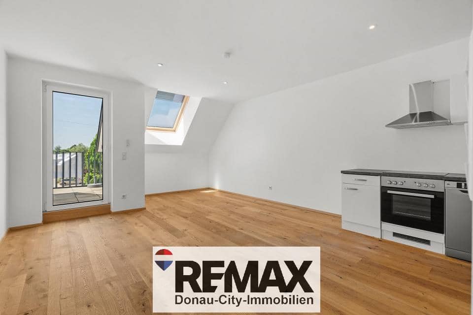 Apartment near Donauzentrum with balcony and lift