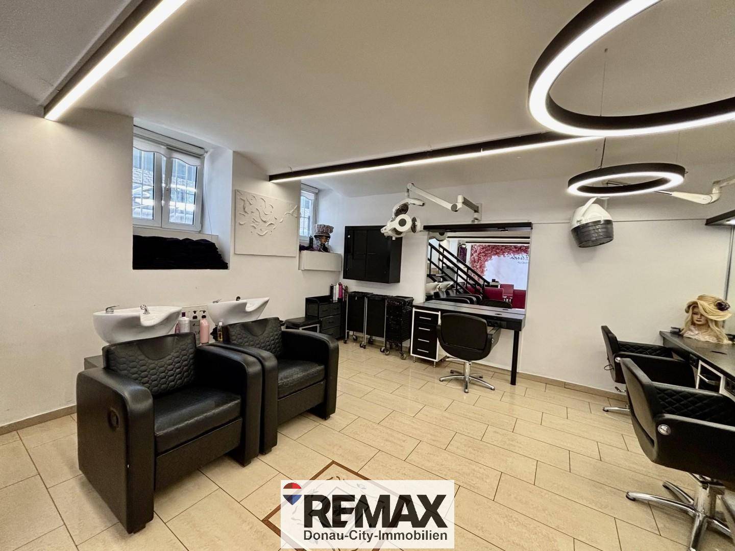 Apartment Established hair salon near Brunnenmarkt with good transport links and modern equipment?