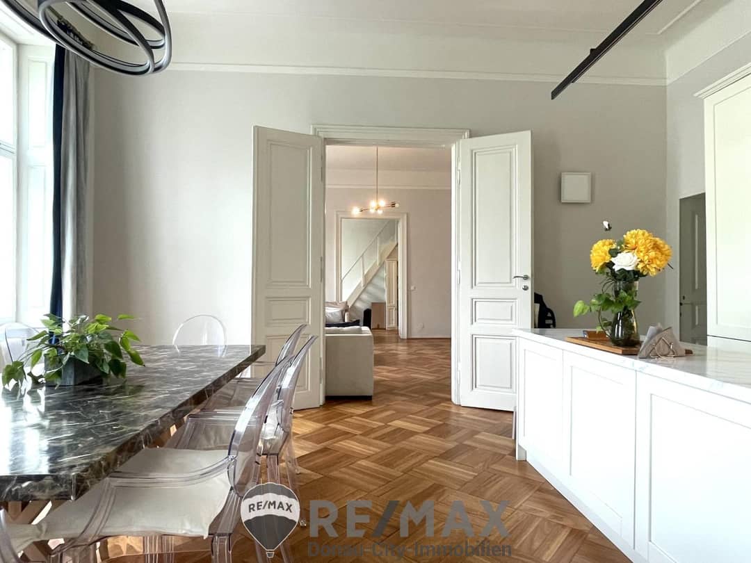Altbauwohnung im Servitenviertel mit Donaukanalblick