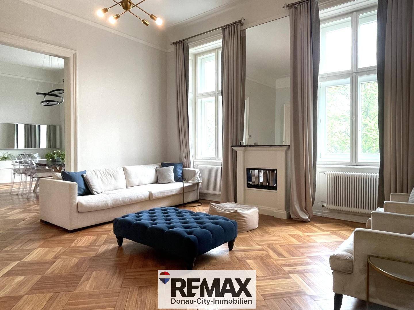 Old building apartment Servitenviertel canal view