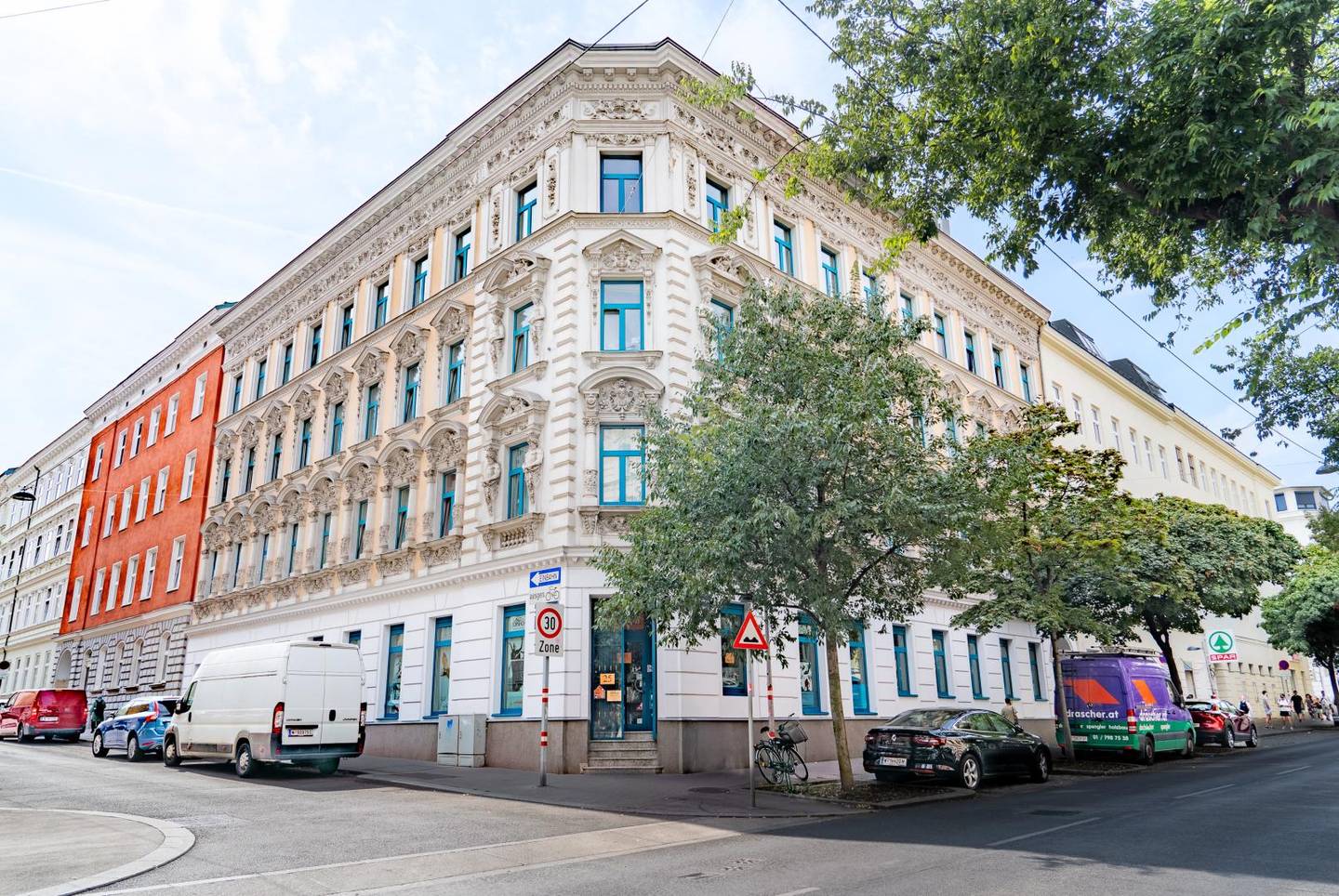 Zinshaus in Ottakring (Wien 16) mit Dachboden-Ausbau und 5 Stellplätze