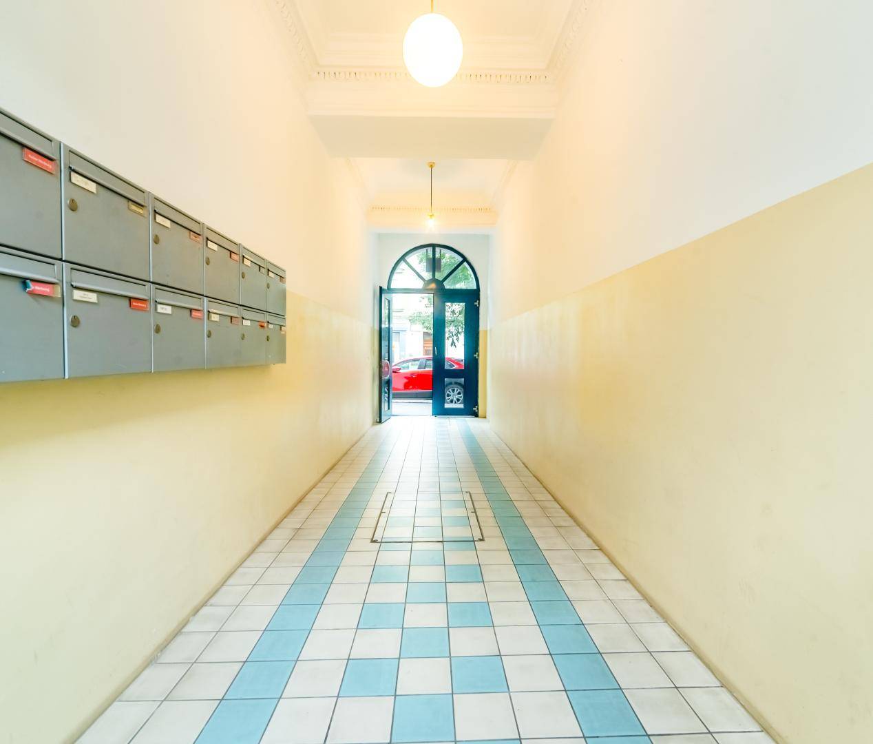Zinshaus in Ottakring (Wien 16) mit Dachboden-Ausbau und 5 Stellplätze