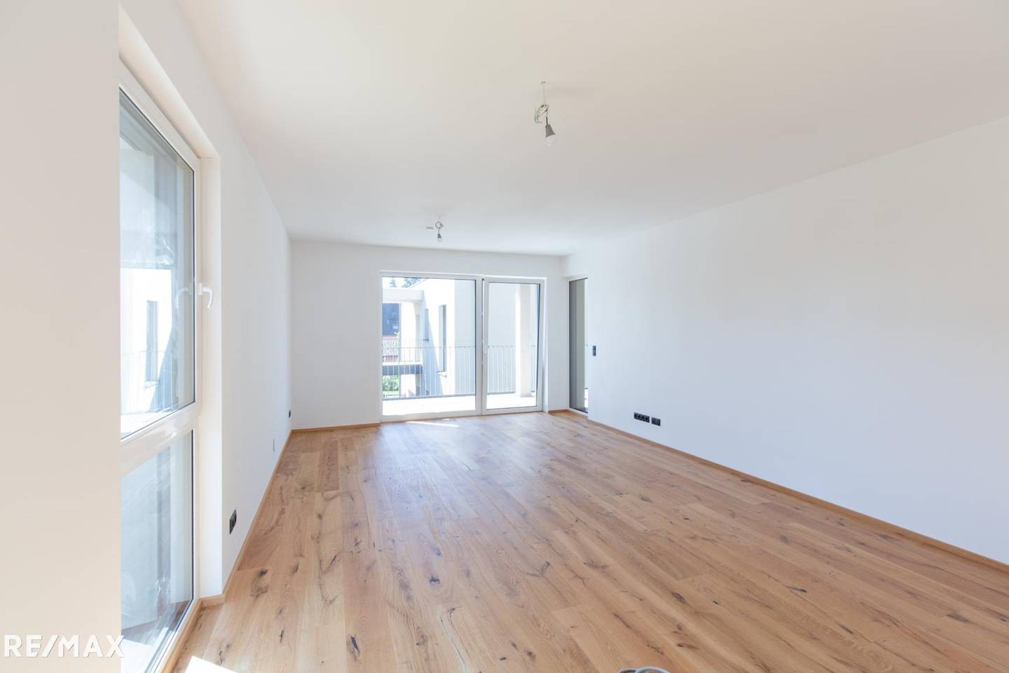 New build apartment with large balcony in a quiet area