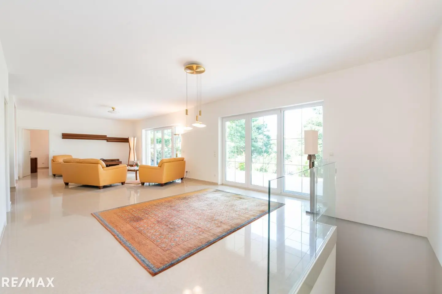 Like new apartment with private garden and spacious terrace