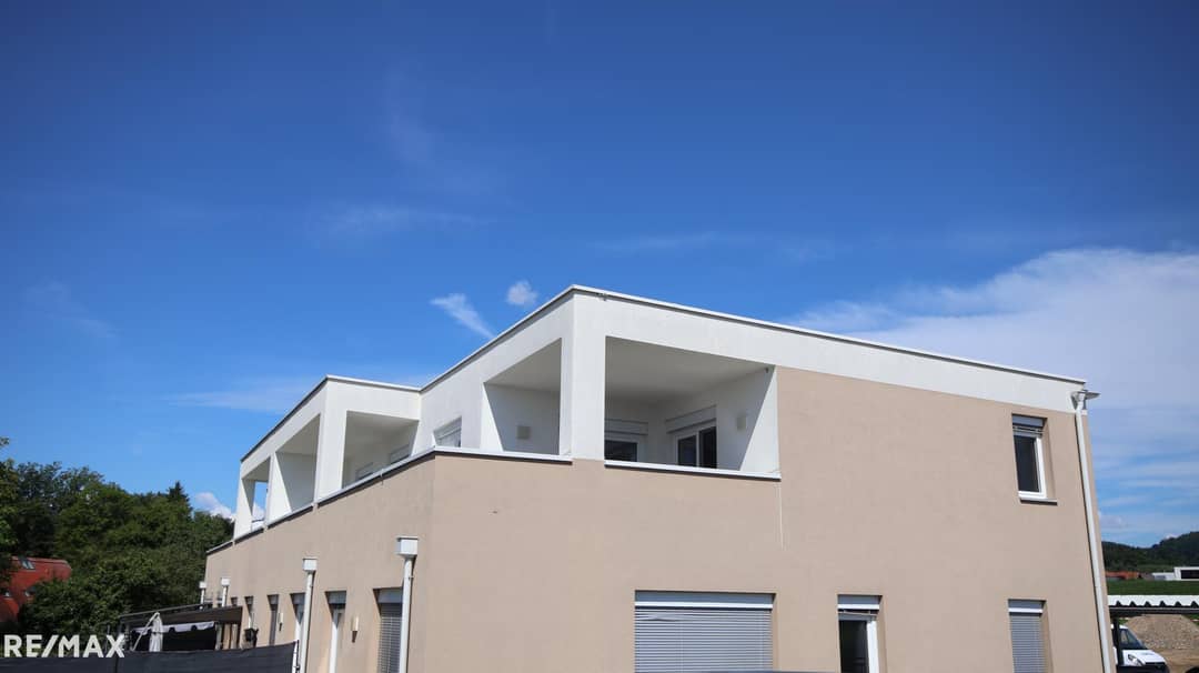 Außenansicht mit Terrasse