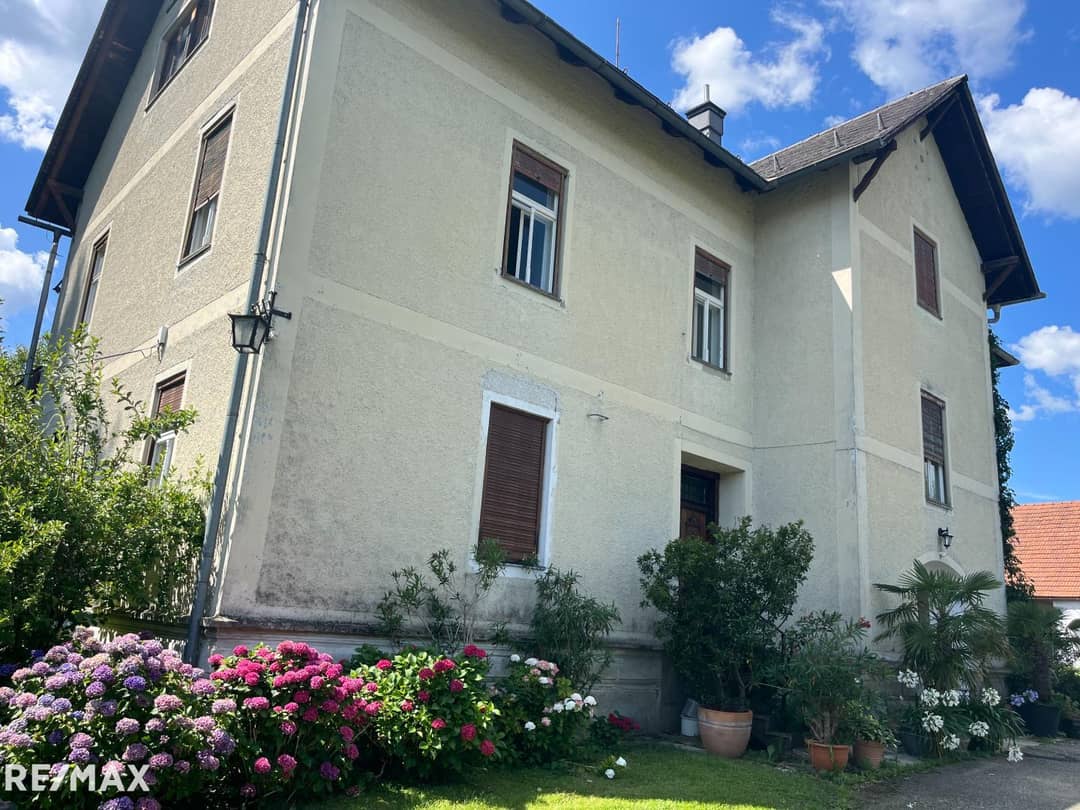 Doppelhaushälfte in herrschaftlichem Haus