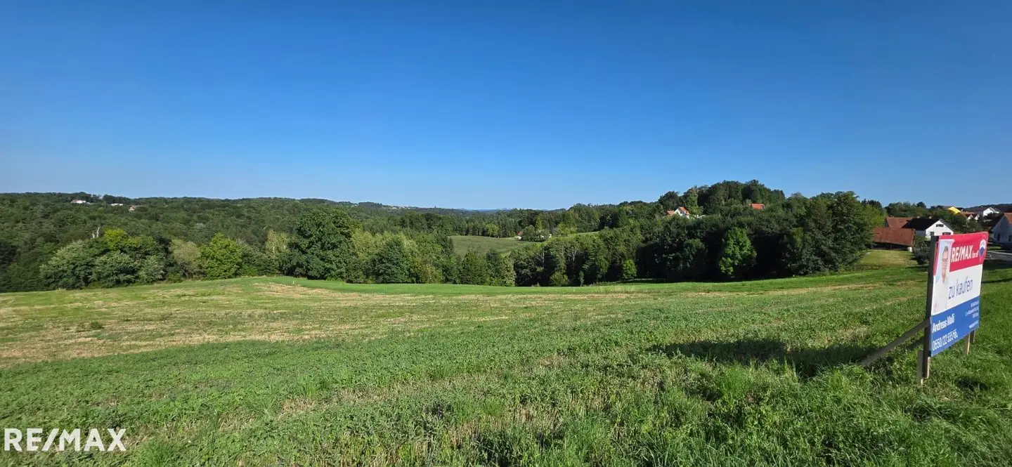 Sunny building plot in hilly countryside well connected Apartment