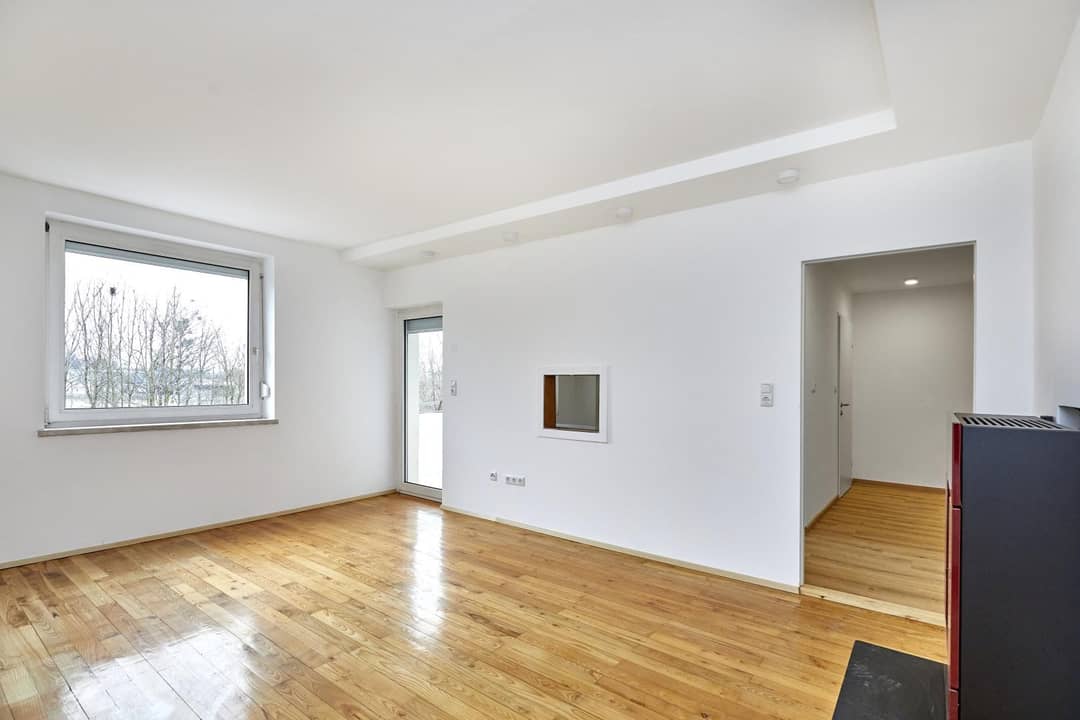 Apartment renovated with loggia in suburb