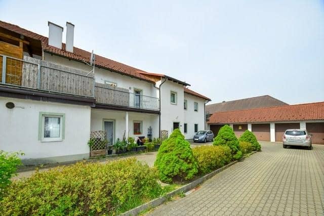 Apartment with balcony and furnished kitchen