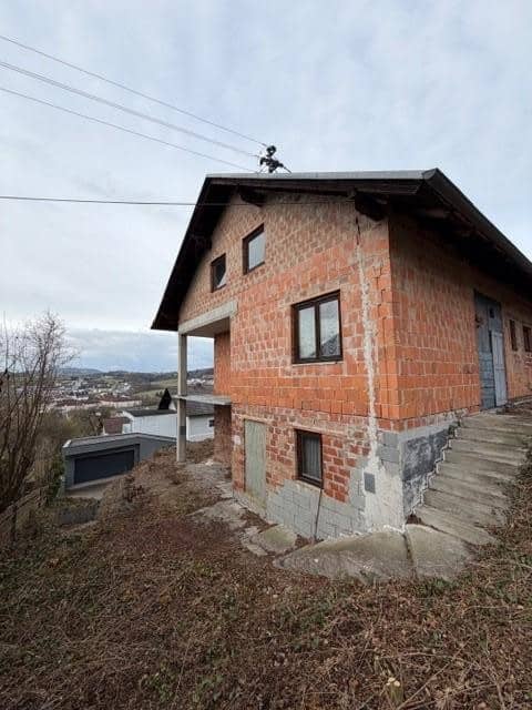 Attraktiver Rohbau in Gallneukirchen nahe Linz: 6 Zimmer, Balkon, 151 m²