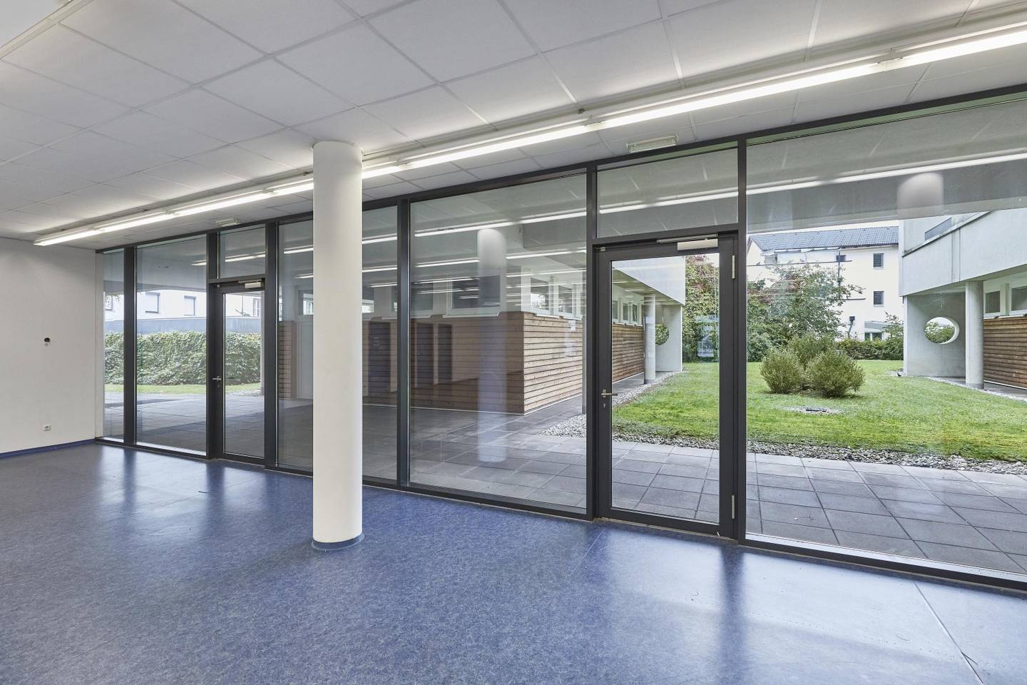 Großzügiges Ladenlokal mit 14 m Fensterfront in Steyr – TOP Lage