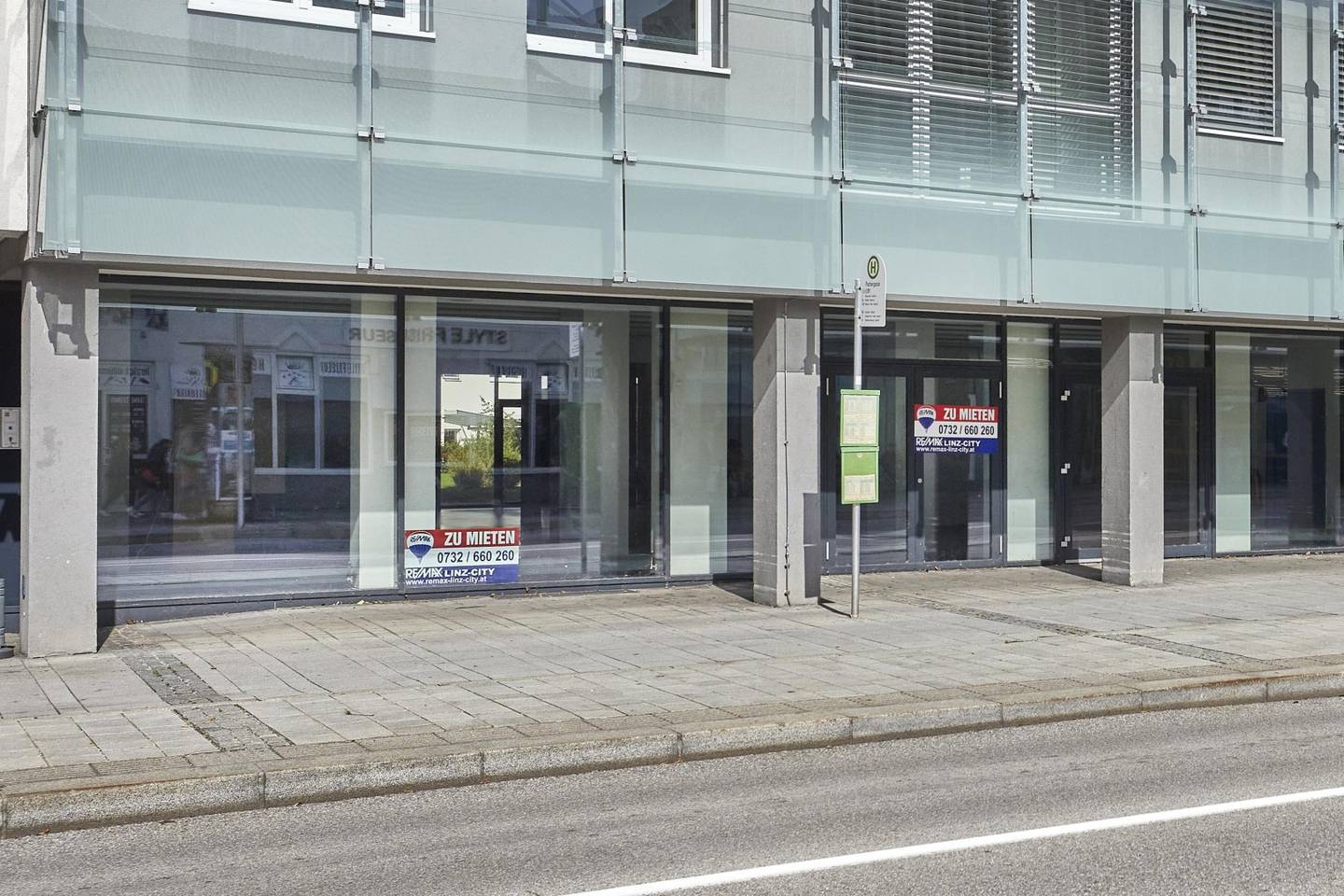 Großzügiges Ladenlokal mit 14 m Fensterfront in Steyr – TOP Lage
