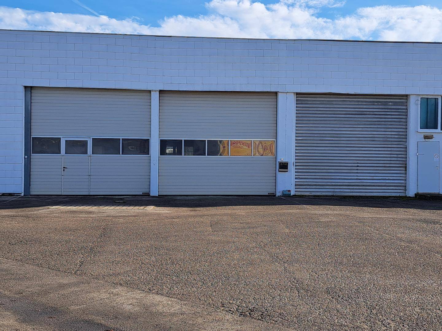 <b>Preiswerte Werkstätte oder Logistik Lager, 330m² !</B>