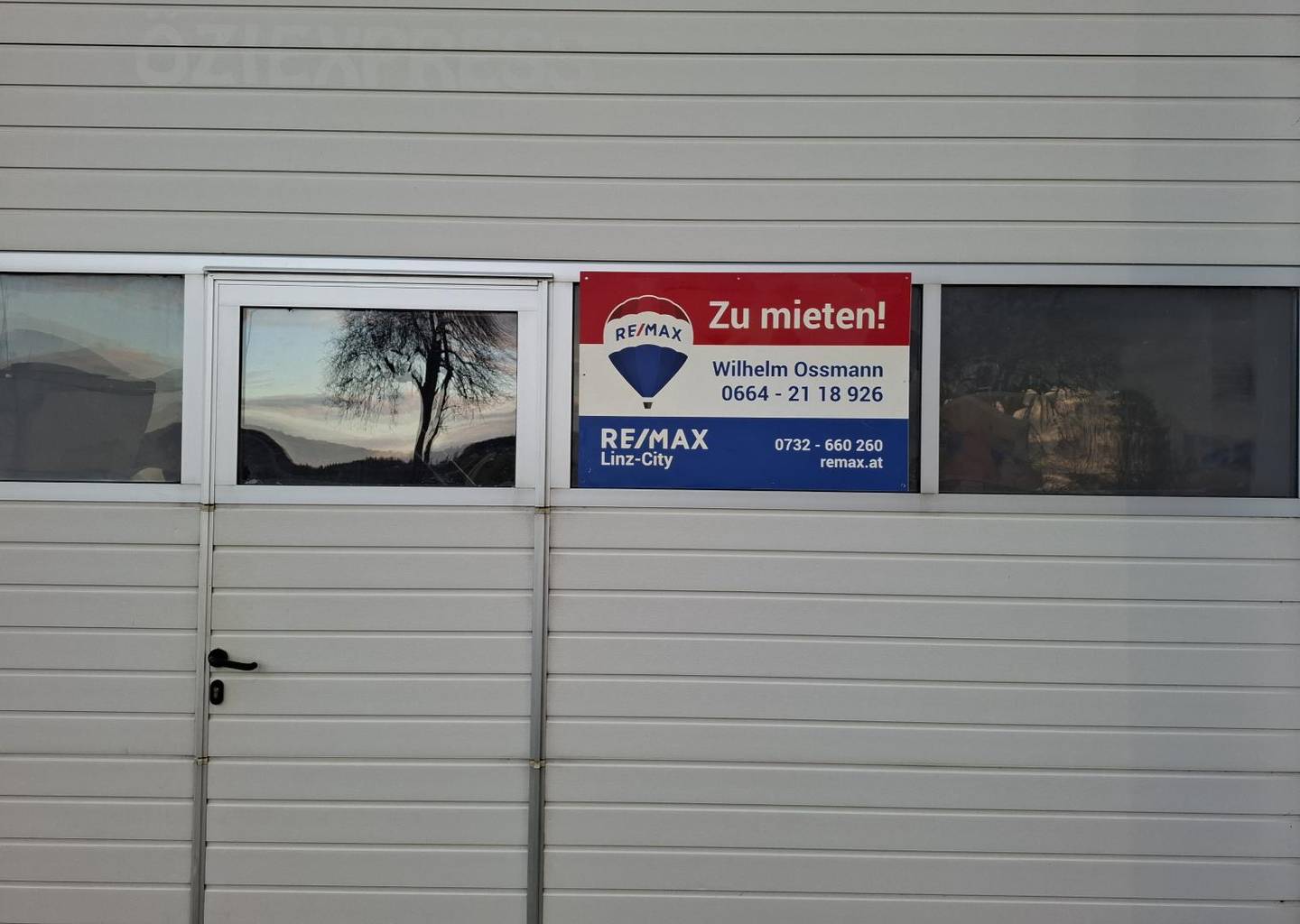 <b>Preiswerte Werkstätte oder Logistik Lager, 330m² !</B>