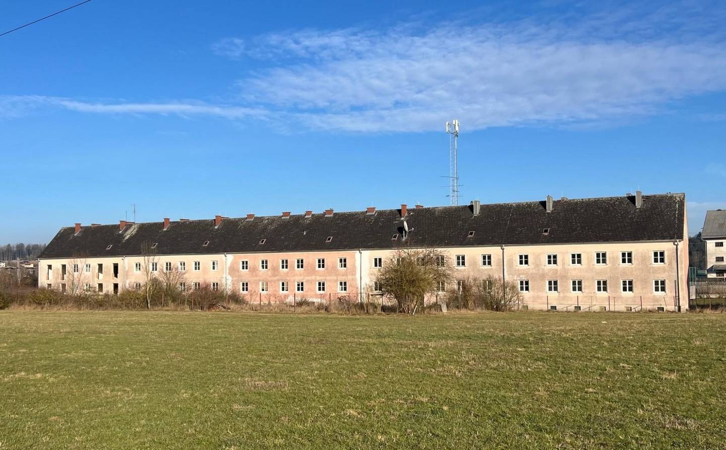 Mehrfamilienhaus in Riedau mit Entwicklungspotenzial, 4.324 m² Grund