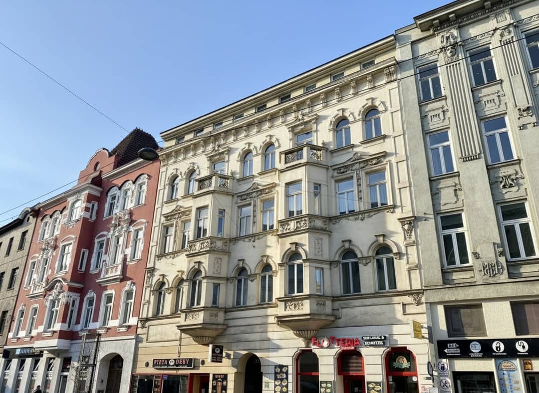 Erdgeschosswohnung im Altbau mit Lift nahe U6