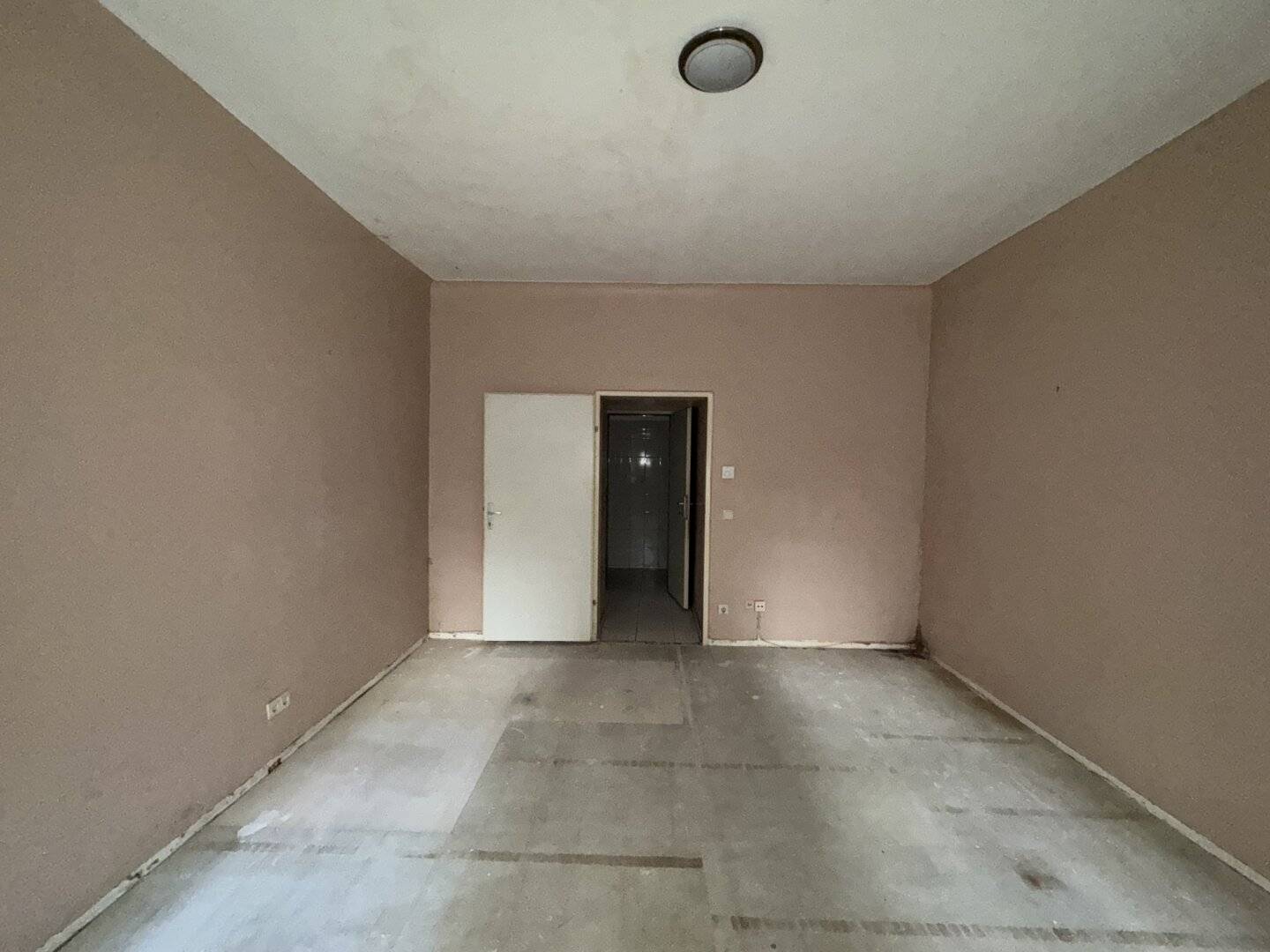 Gepflegte 2-Zimmer-Wohnung im EG in Wien 15, ruhige Innenhoflage