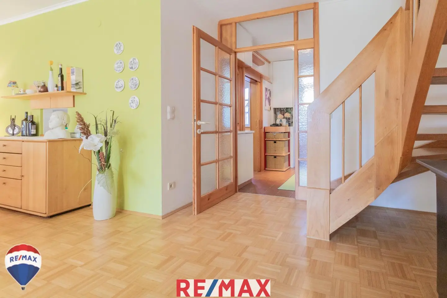 Lichtdurchflutete Maisonettewohnung mit Privatgarten und Tiefgarage