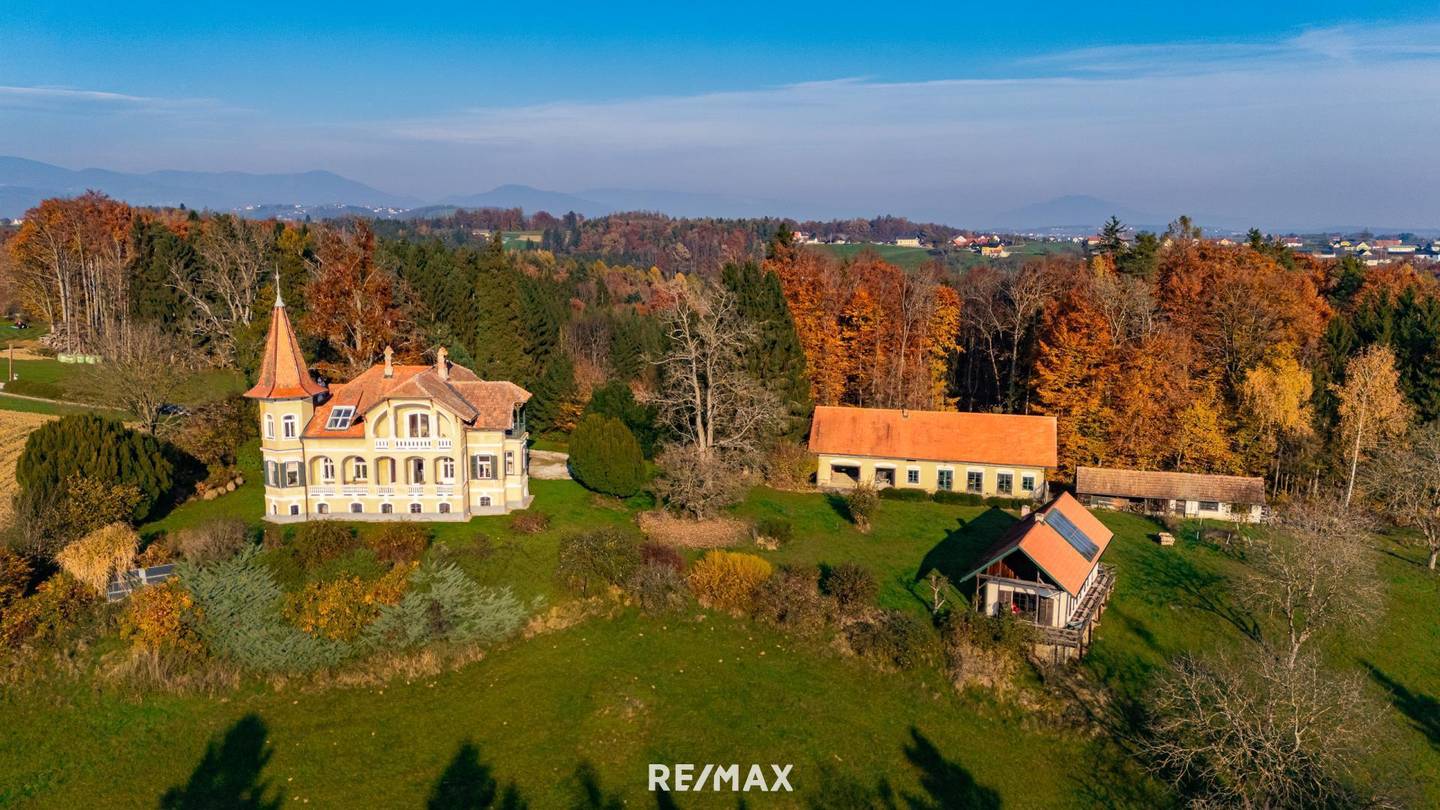 Landsitz mit 10 ha Wald und Wiesen