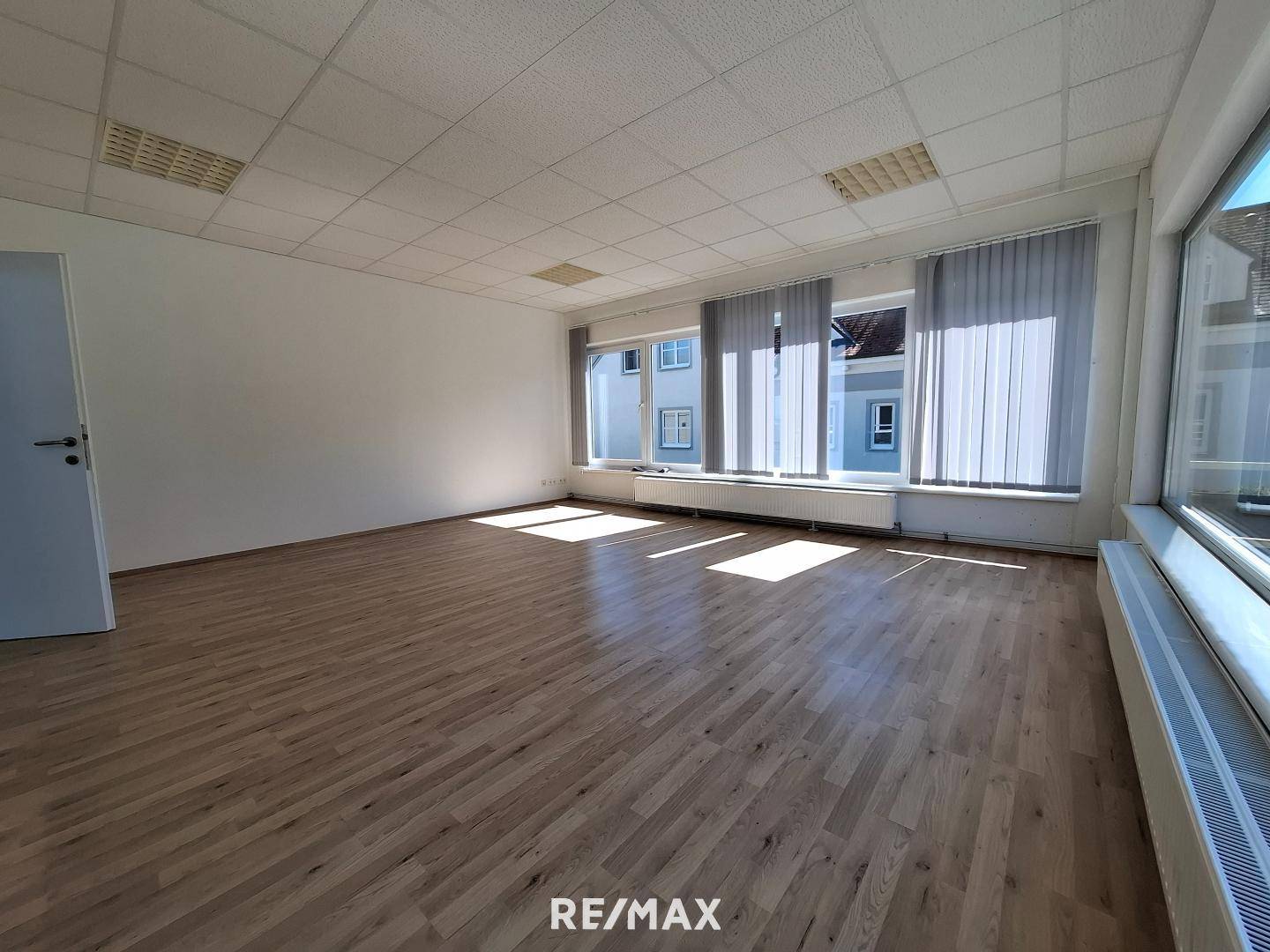Geschäftslokal in St. Pölten-Nord, 270 m², großer Parkplatz, 2 WCs