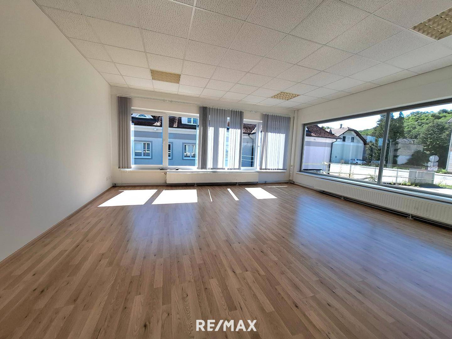 Geschäftslokal in St. Pölten-Nord, 270 m², großer Parkplatz, 2 WCs