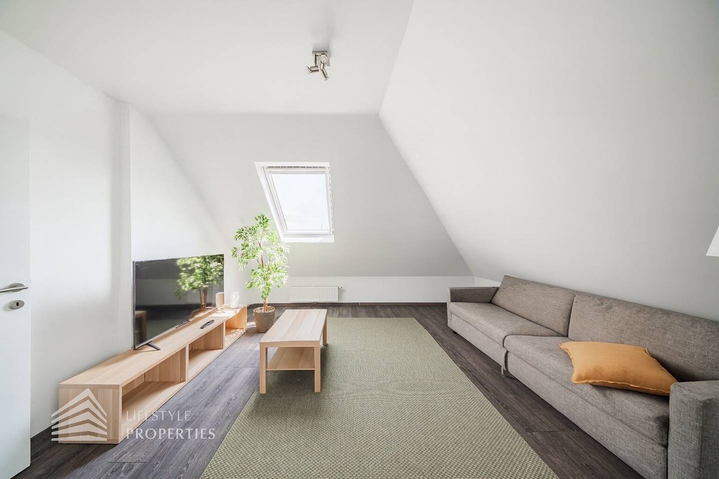Attic apartment green view quiet location