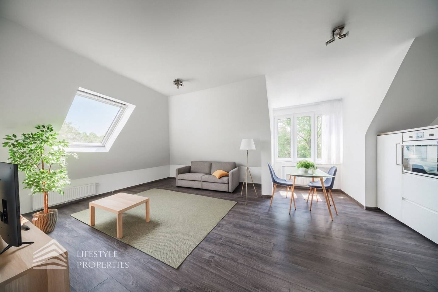 Attic apartment green view quiet location