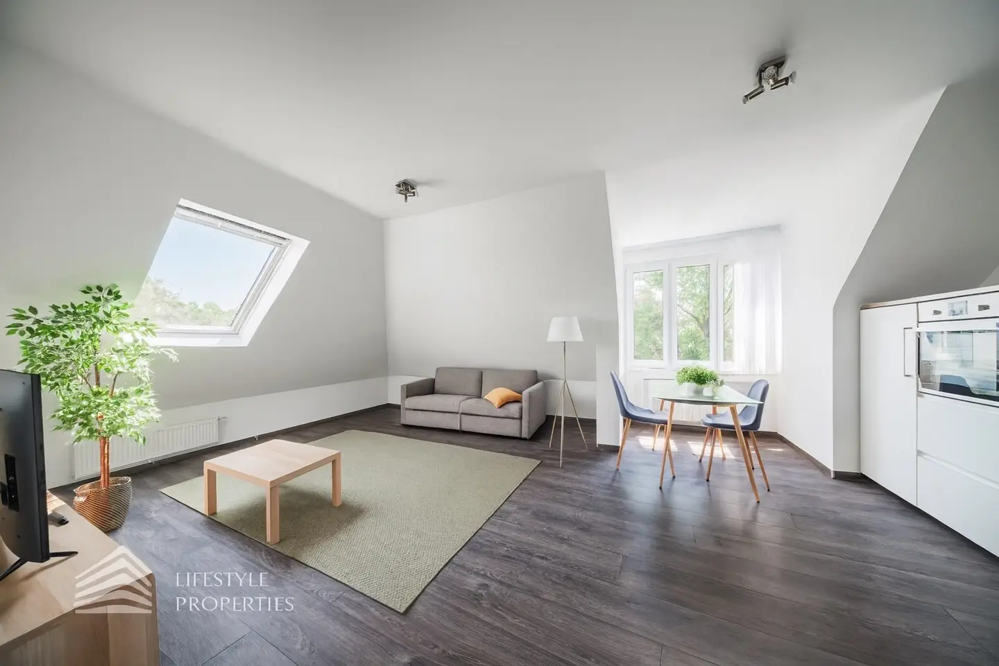 Attic apartment green view quiet location