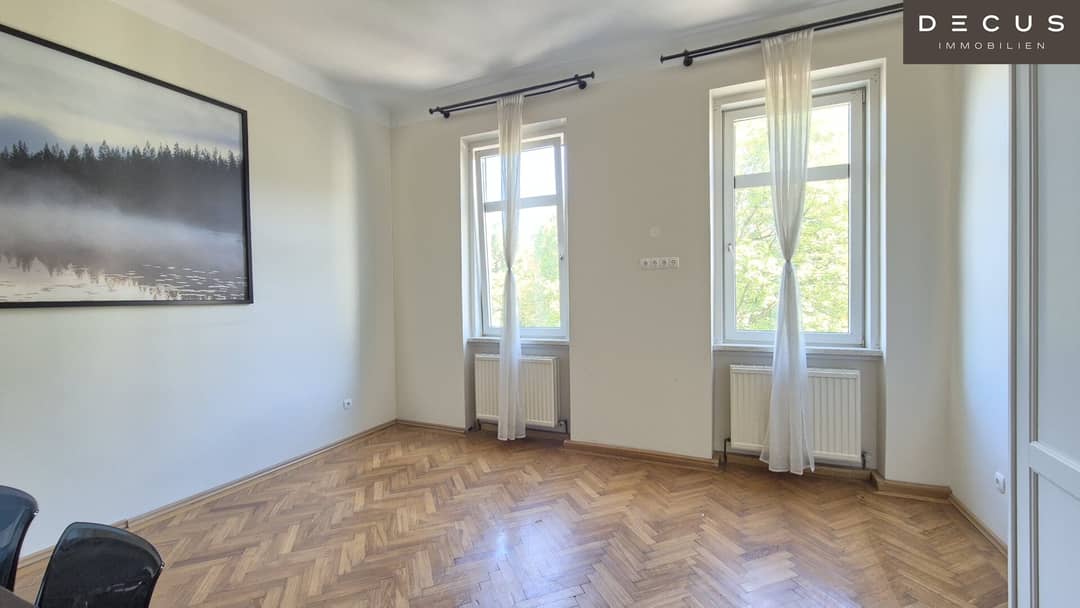 Old building apartment with charm near subway