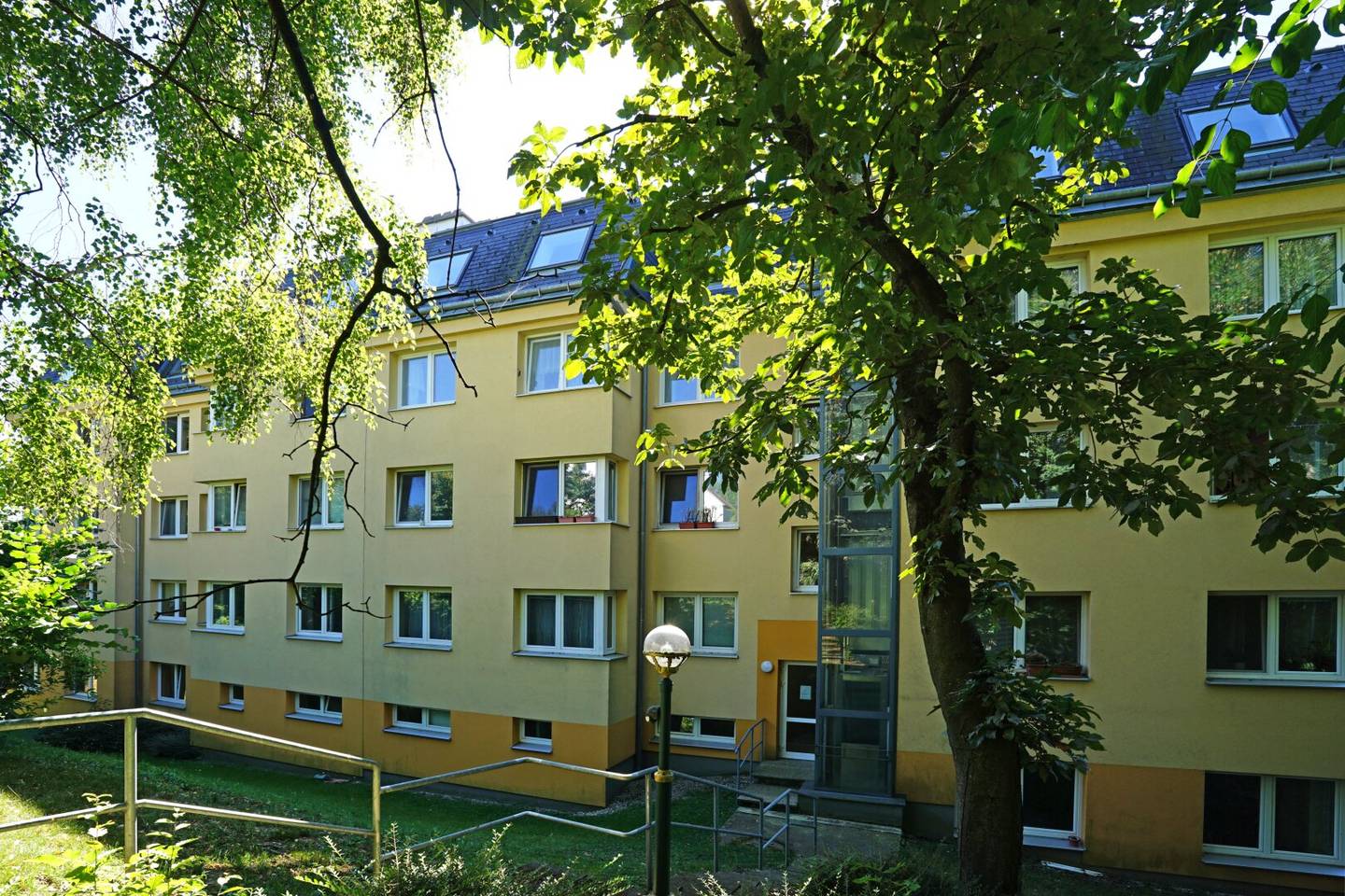 Dachgeschosswohnung ruhige Lage mit Stellplatz