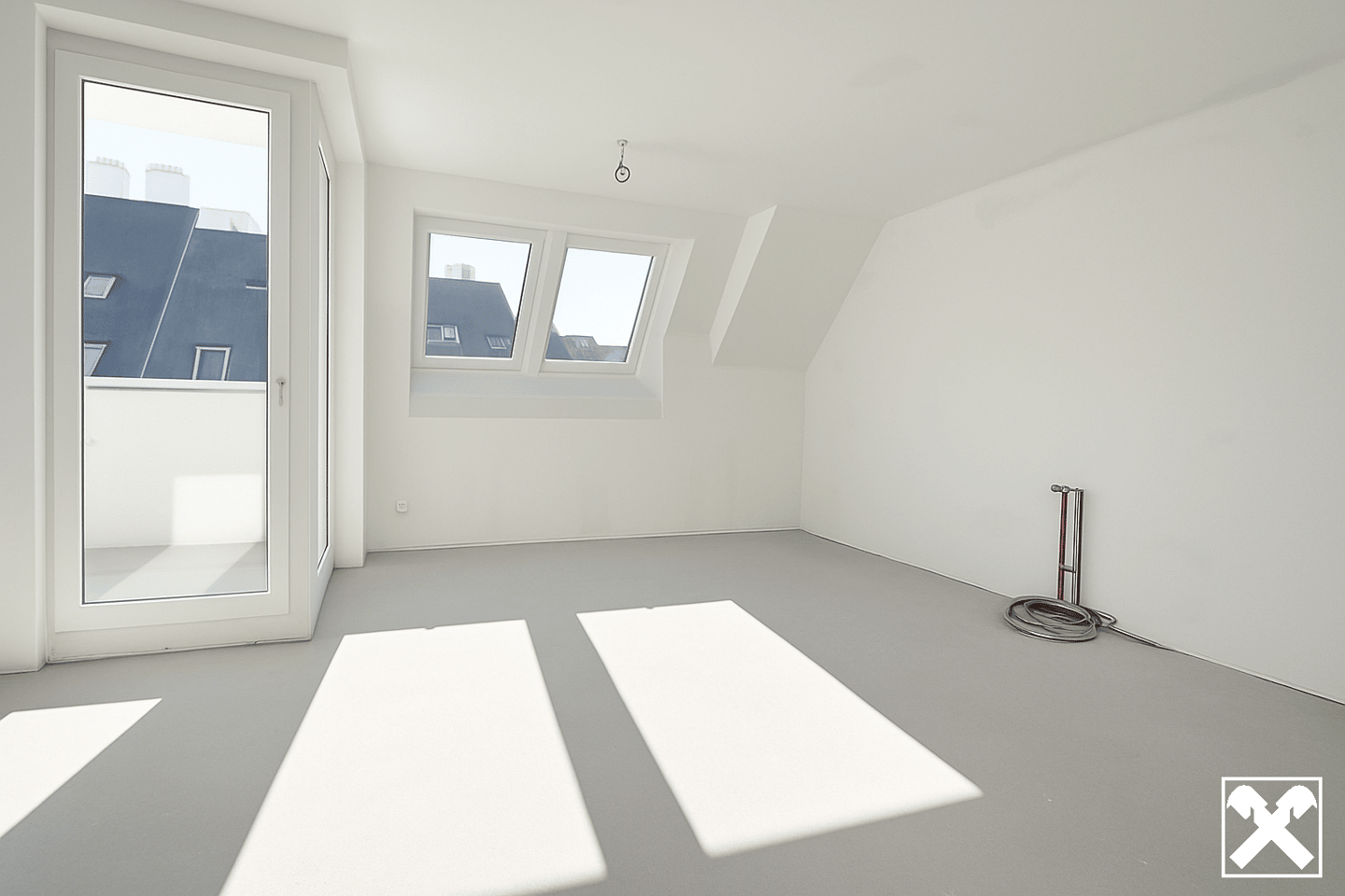 Attic apartment with terrace and lift