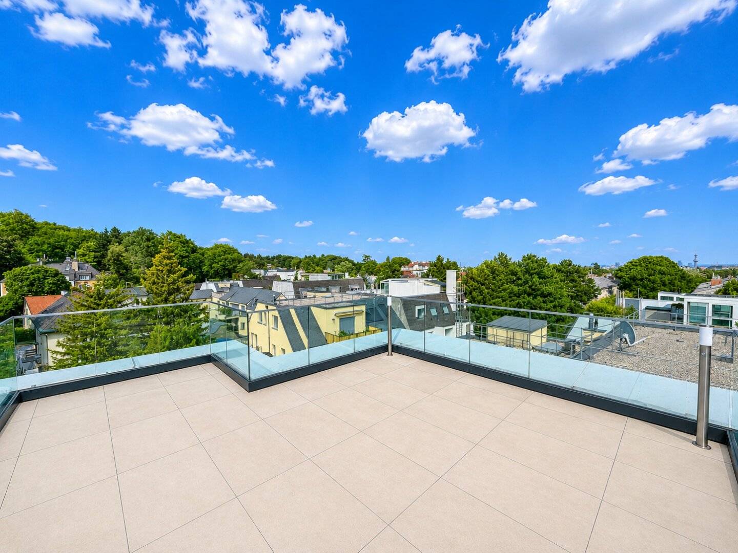 Apartment with views and terraces Sievering