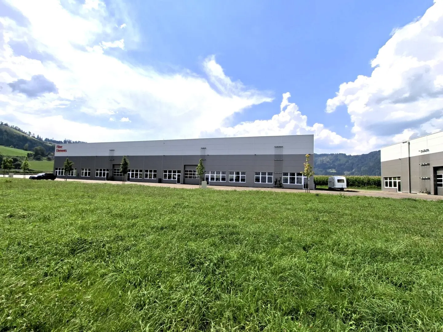 Fully rented halls for production and commercial use in a well accessible location near the highway