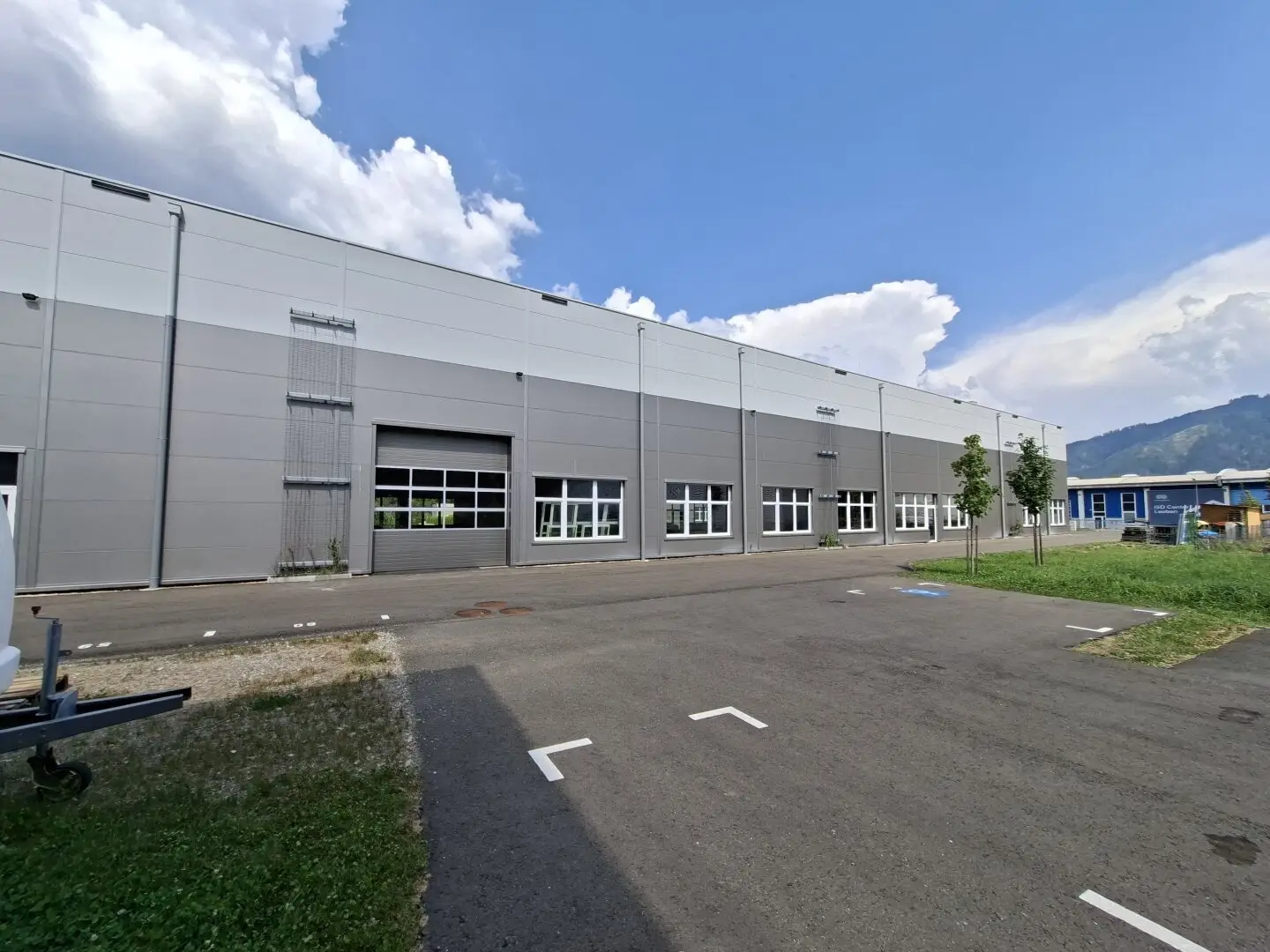 Fully rented halls for production and commercial use in a well accessible location near the highway