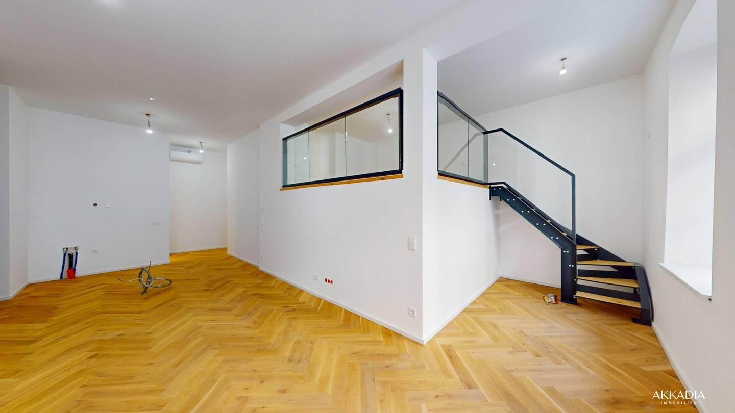 Wohnung Loftcharakter Glasgalerie zwei Ebenen