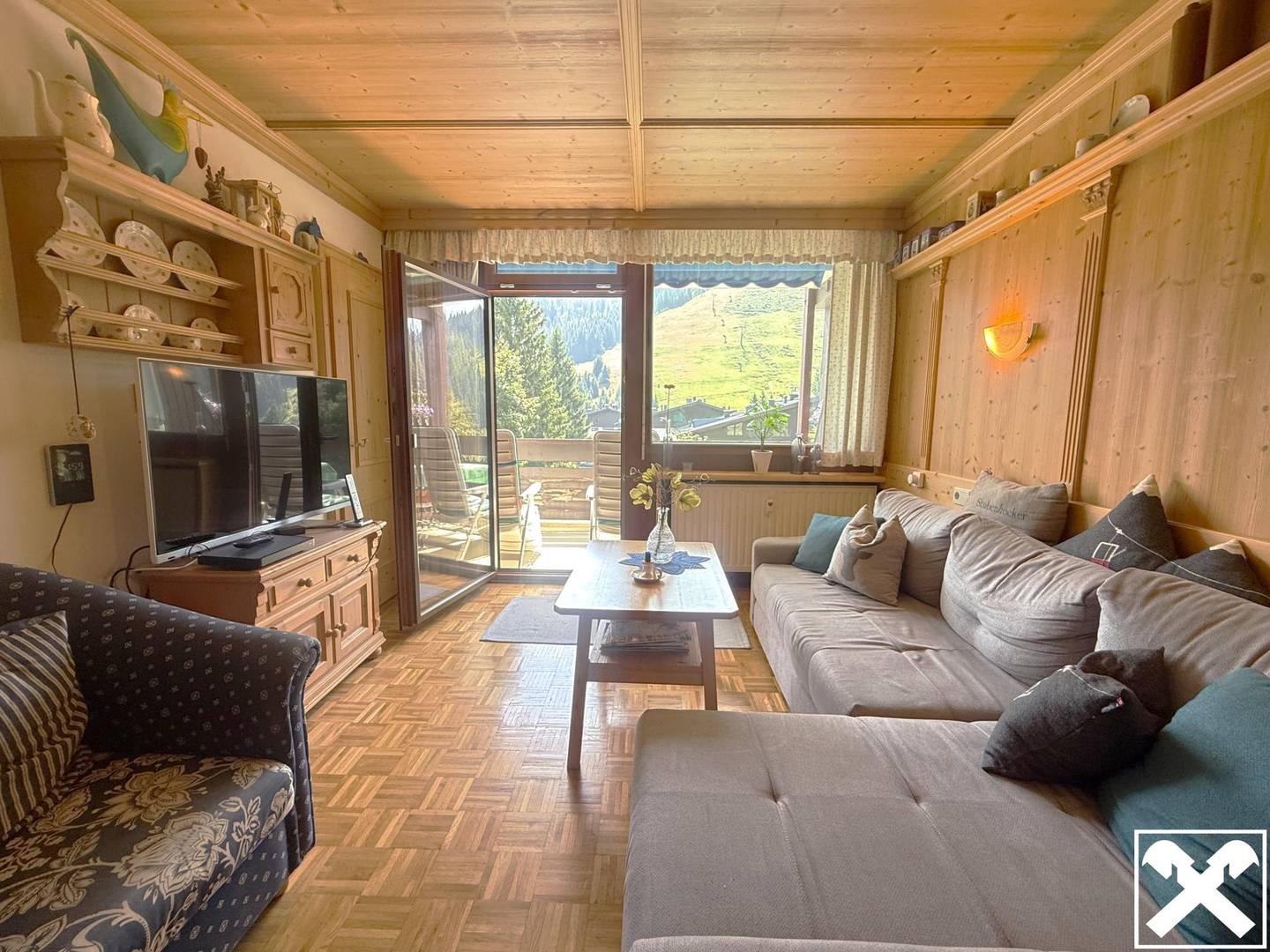 Apartment with ski slope view and balcony