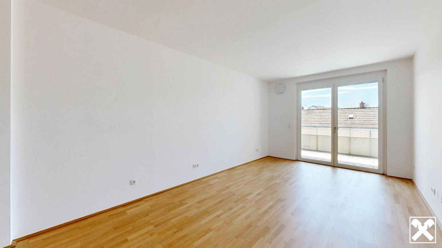 Apartment with balcony and garden near train