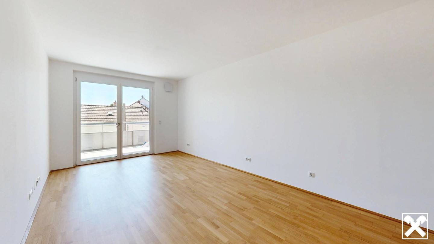 Apartment with loggia near train station and garden