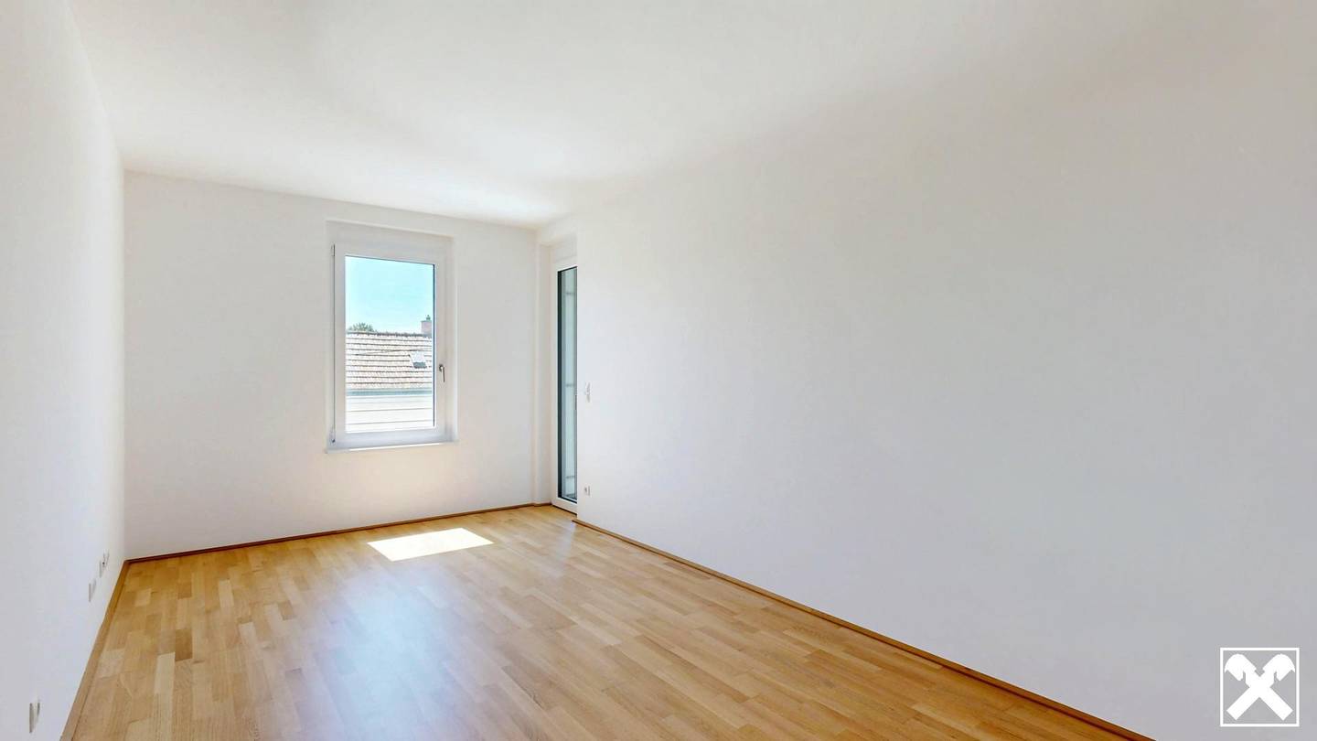 Apartment with loggia near train station and garden