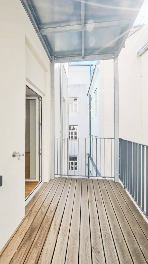 Modern three room balcony apartment in a quiet location