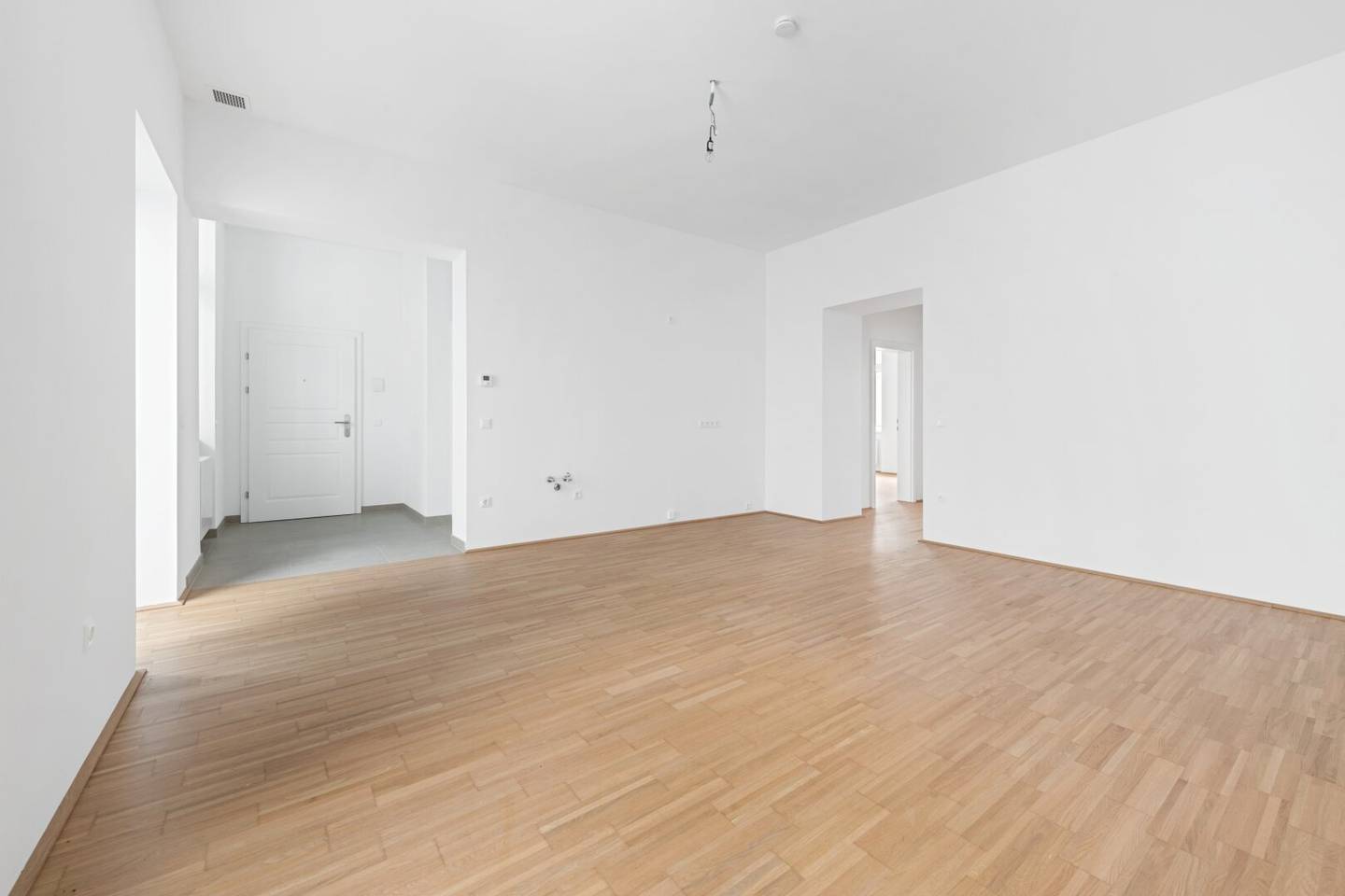 Modern three room balcony apartment in a quiet location