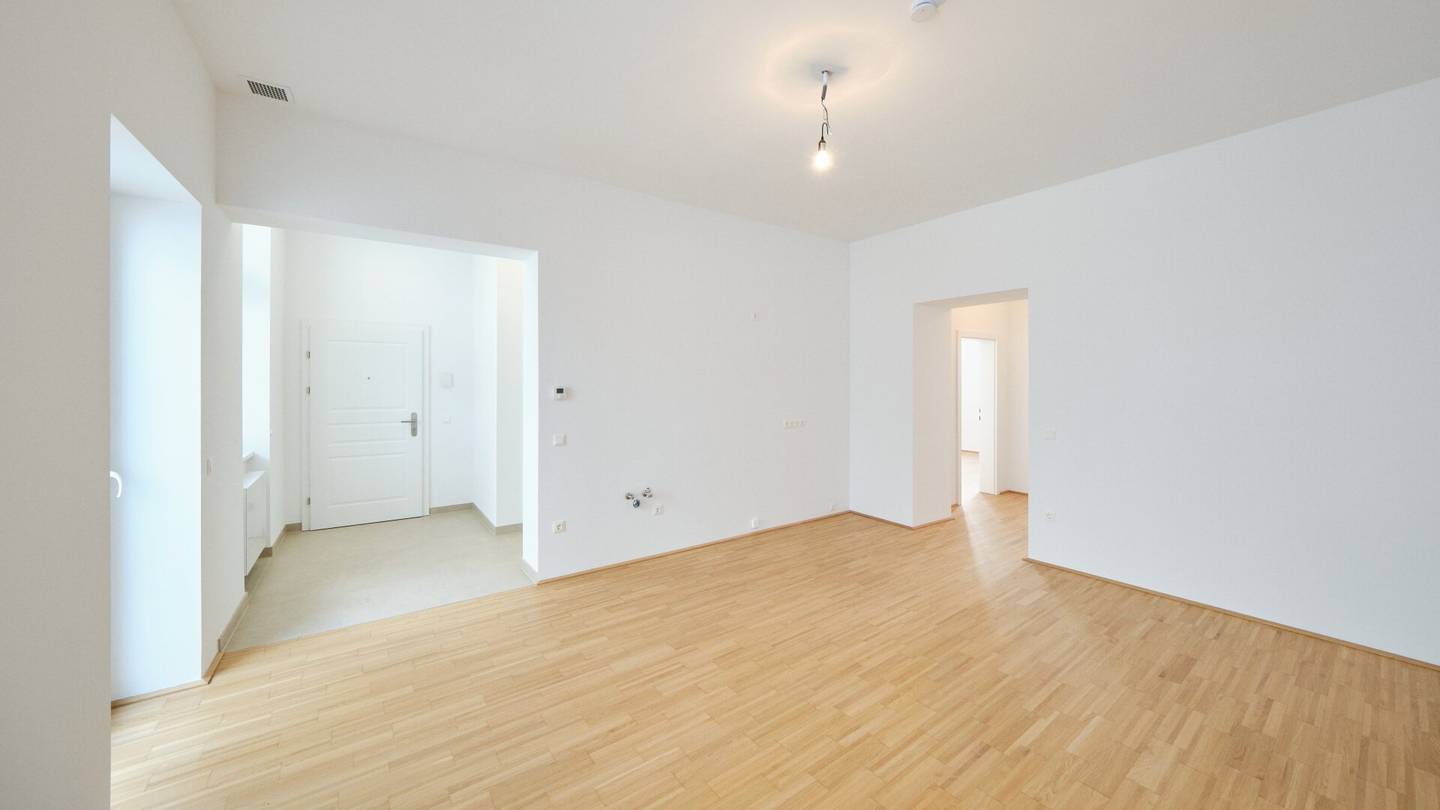 Modern three room balcony apartment in a quiet location