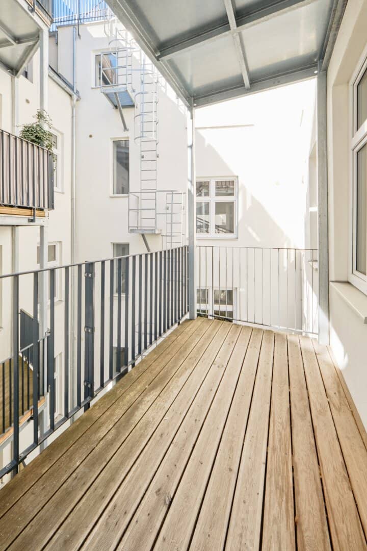 Modern three room balcony apartment in a quiet location