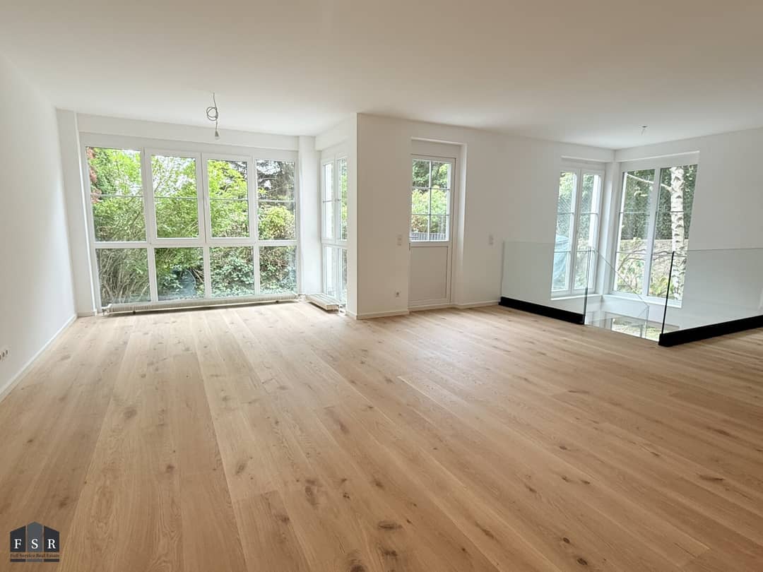 Garden apartment with garage space fully renovated