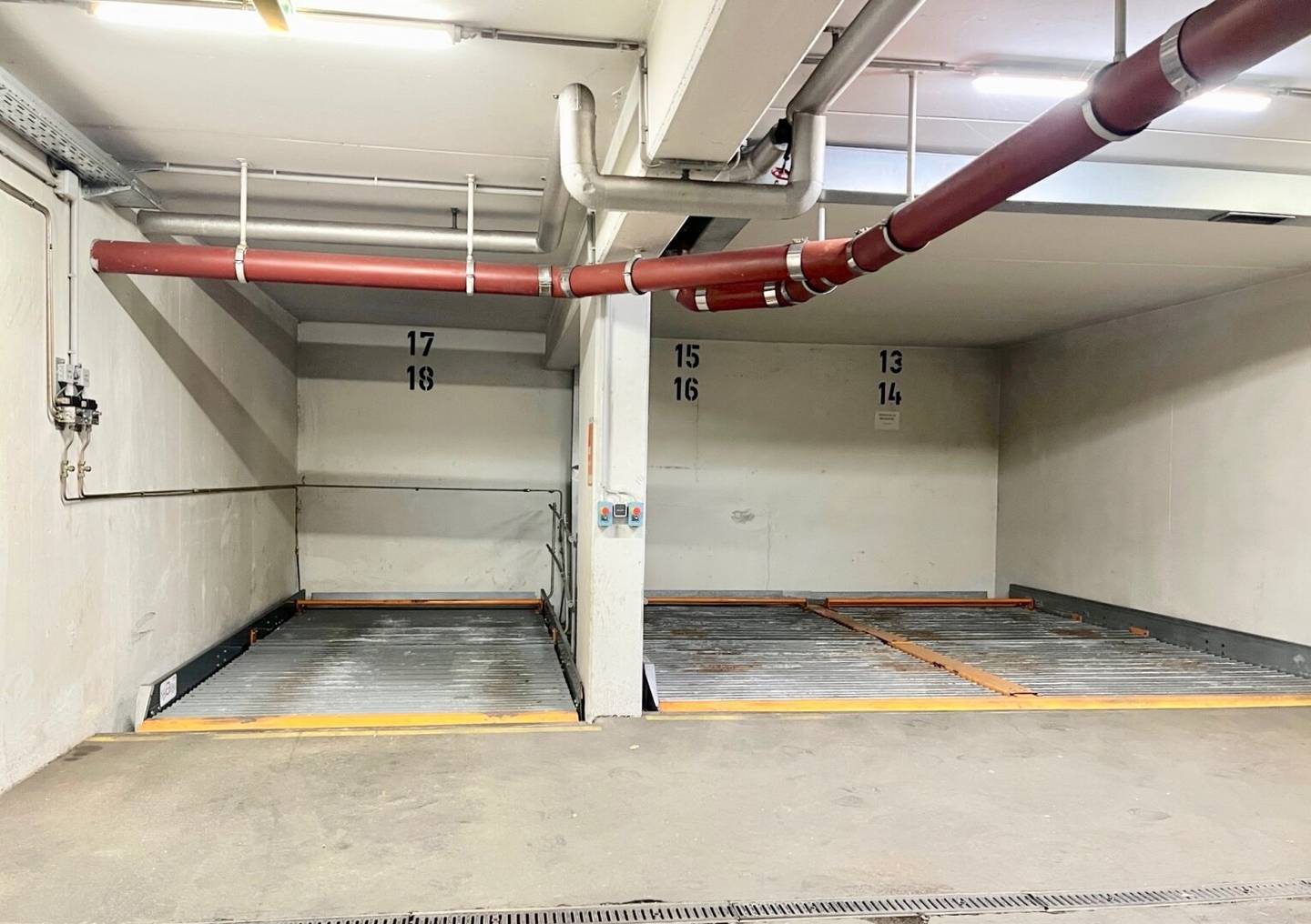 Car stack parking in Schlagergasse/Severingasse near Volksoper and WUK