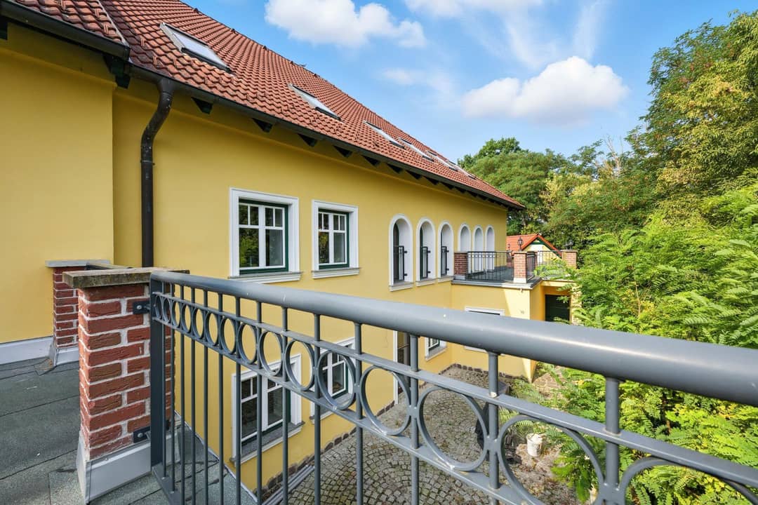 Historische Villa in Kammersdorf: 492 m² Wohnfläche, 2 Garagen